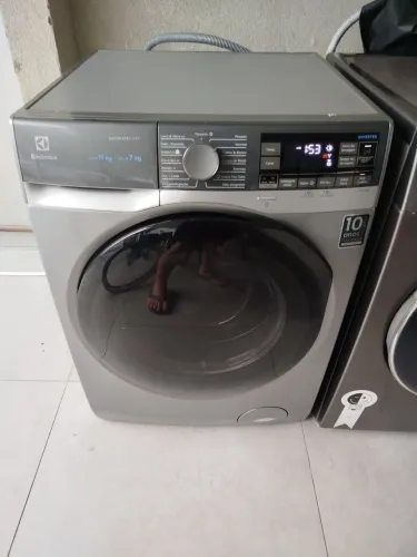 Lava e seca Electrolux lsw11kg