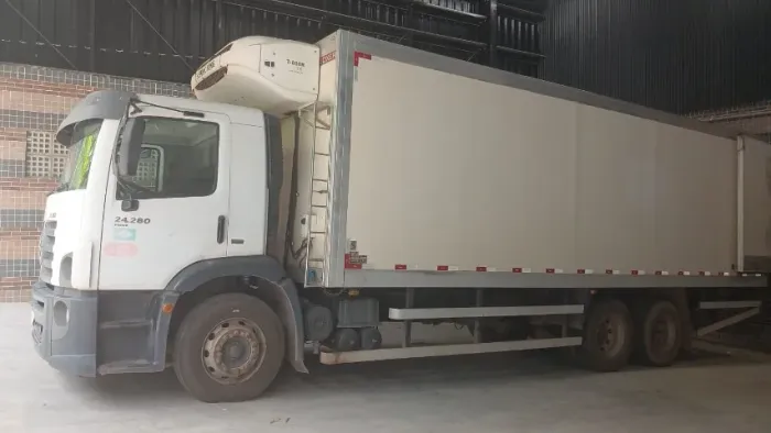 VW 24280 Ano 2019 Baú Thermoking Sem Prateleira Ar-condicionado