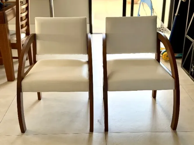 Poltronas praticamente novas