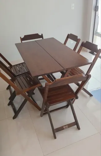 Jogo mesa com cadeiras