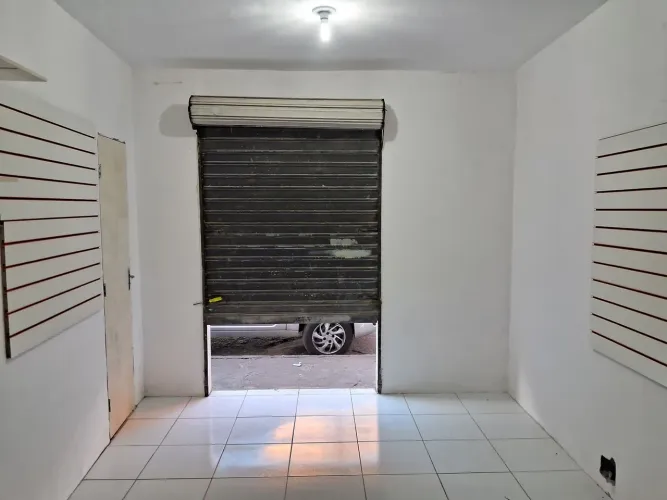 ALUGA-SE PONTO COMERCIAL EXCELENTE FRENTE DE RUA IDEAL PARA QUALQUER TIPO DE COMÉRCIO.