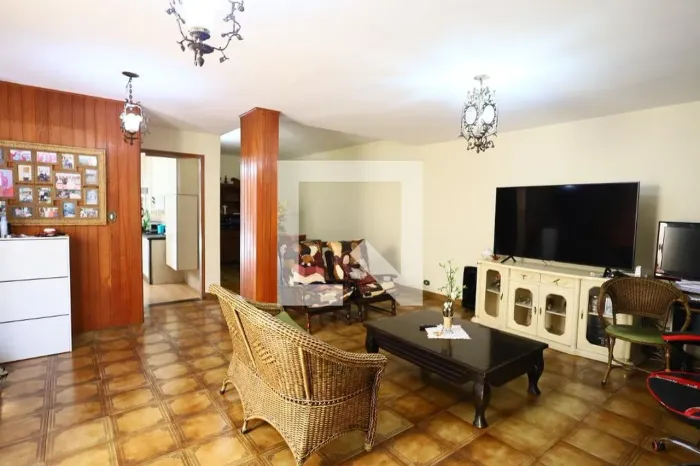 Casa à Venda - Vila Yara, 5 Quartos, 168 m2