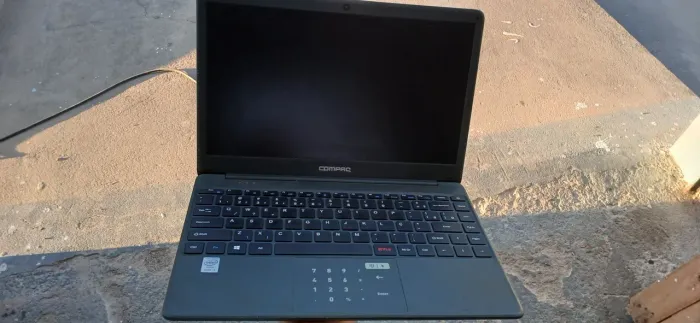Notebook compaq para retirar peças ou consertar. R$ 300
