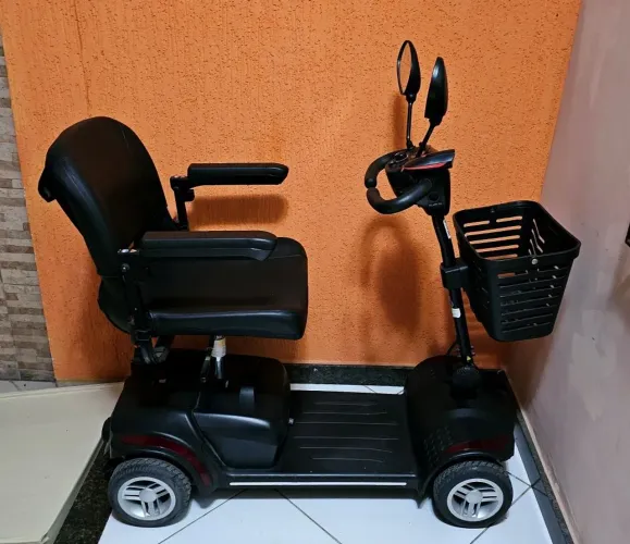 Quadriciciclo Motorizada Scooter, Dobrável, Até 136 kg, DELLAMED, Assento Giratório