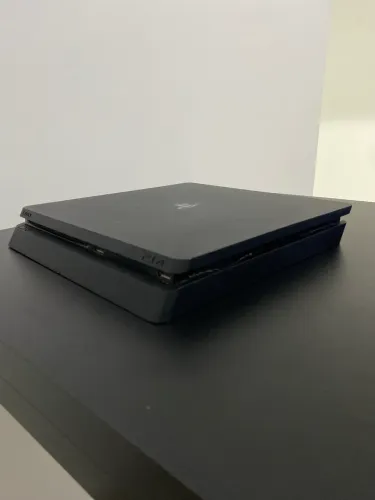 PS4 SLIM 500GB + CONTROLE ORIGINAL | CONSERVADO