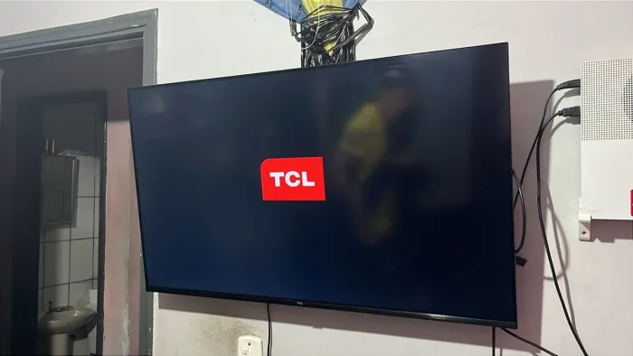 Vendo tv 43 polegadas marca - TCL led e controle de voz