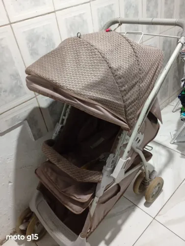 Carrinho de bebê no precinho