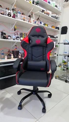 Cadeira Gamer em couro sintético, suporta até 120kg *Na caixa - Ergonômica, Confortável