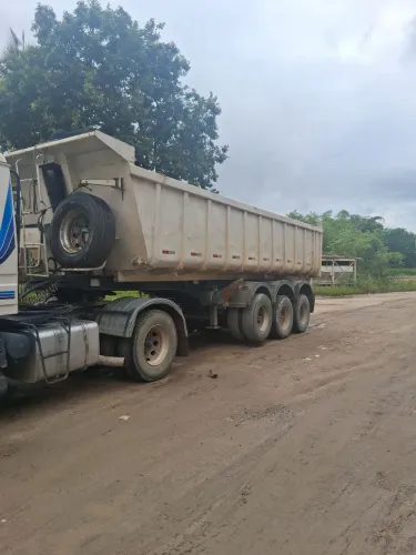 Carreta faquini 2000 2001 com pneu  nunca puxou adubo