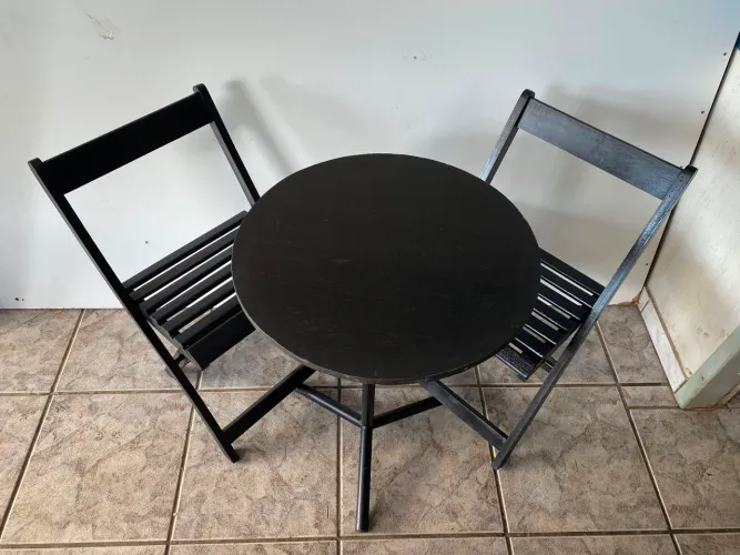 Jogo mesa com cadeiras