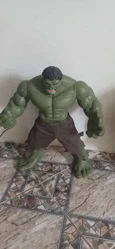 Boneco gigante hulk