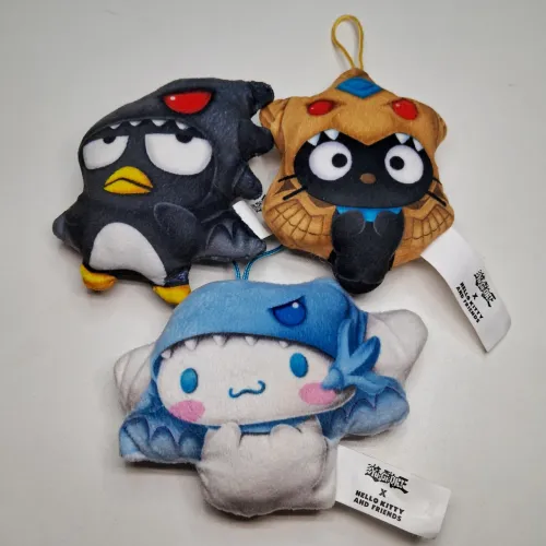Hello Kitty X Yugioh - Coleção com 03 Pelúcias