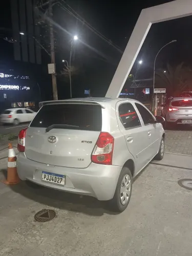 Toyota Etios X 1.3 Flex 16V 5P Mec. 2015