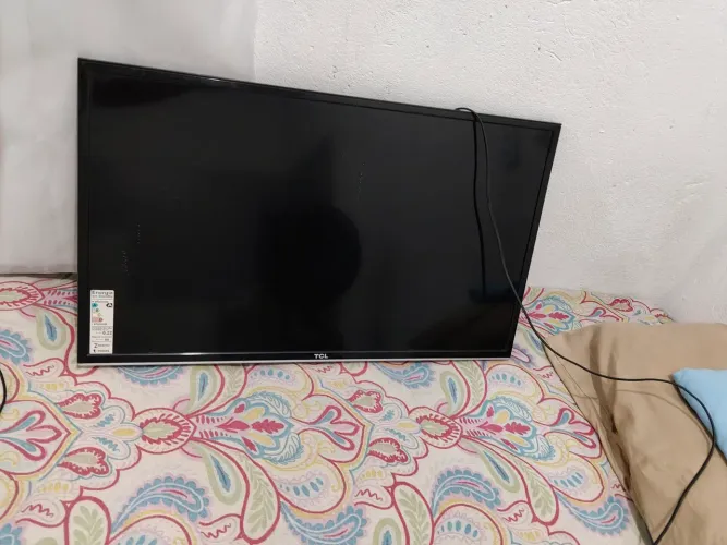 TV TCL 32' para retirar peças