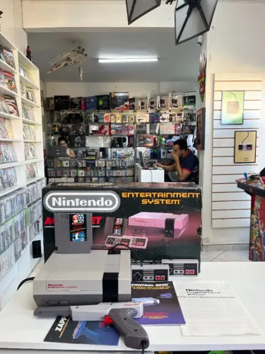 CONSOLE NINTENDINHO 8 BITS (NES) NA CAIXA SEMINOVO - NES