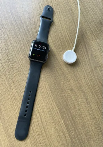 Apple Watch Series 3 42mm - Kit Completo (pulseira + carregador)