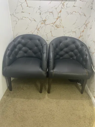Poltronas pretas ideal para pequenos espaços - R$ 200,00 pelas duas! 