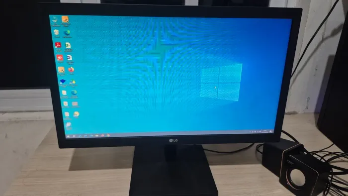 Monitor LG 19,5" LED HDMI / VGA - Modelo 20MK400H (Excelente Estado)