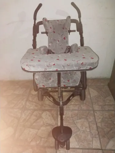 Cadeira de rodas especial infantil