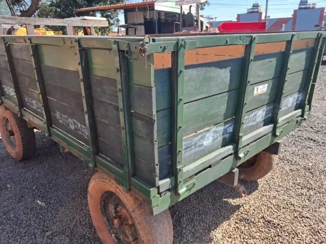 Carreta de madeira. Vende ou aluga.