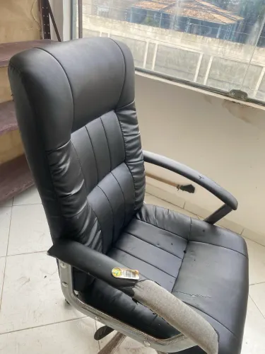 vende-se cadeira giratória p escritório e etc