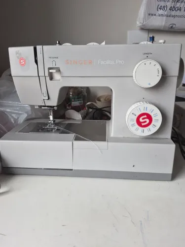 Maquina de costurar singer facilita pro
