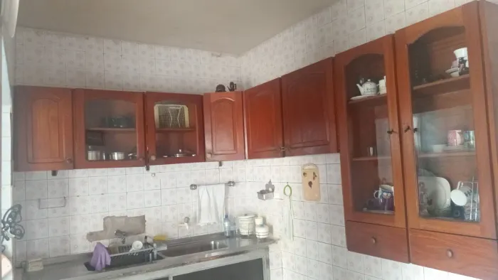 Vendo armário de cozinha de madeira 