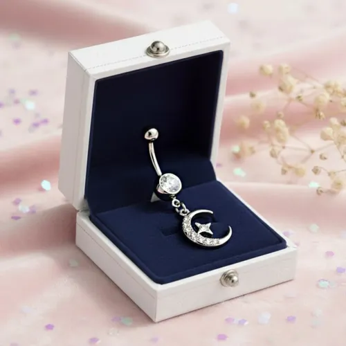 Piercing de Umbigo com Pingente de Lua e Estrela Cravejada de Diamante