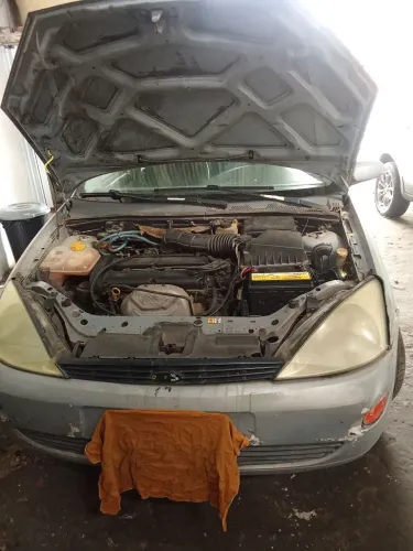 Ford Focus 1.8 16V 5P 2002