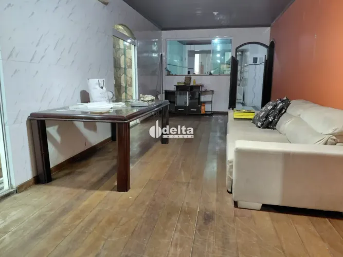 Casa residencial com 3 quartos sendo 1 suíte disponível para venda no bairro Presidente Ro