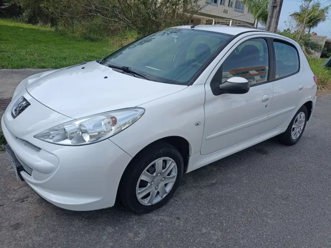 Peugeot 207 XR 1.4 Flex 8V 5P 2012