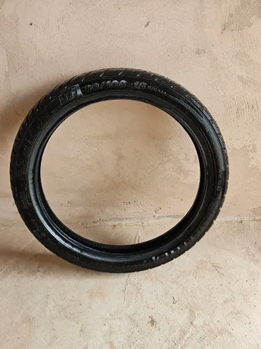 Pneu de moto dianteiro sem câmara