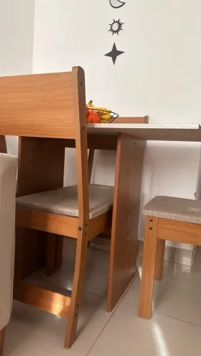 Conjunto de Mesa de Jantar com Cadeiras