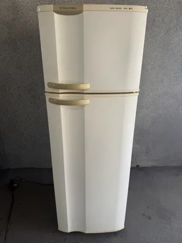 Geladeira Electrolux 260 litros