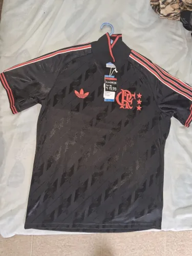 Vende-se camisa do flamengo na entiqueta