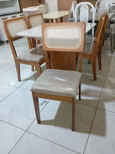Mesa Laqueada Luxo com 04 cadeiras telinha
