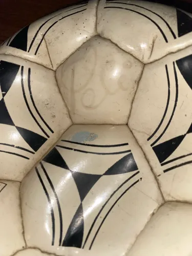 bola autografada pelo pelé 