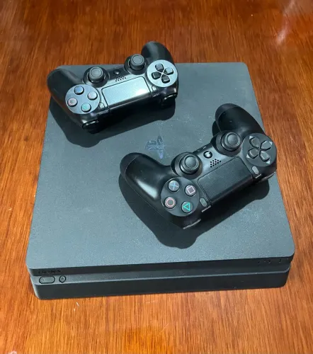 PS4 Slim Desbloqueado Com 10mil Jogos + 2 Controles + Loja Virtual