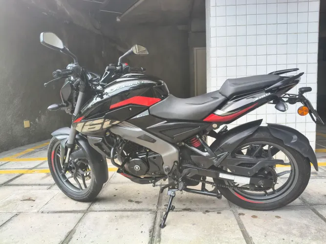 Moto conservada com quase dois anos de uso