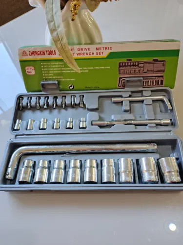 Jogo de ferramentas 27 pcs c/ soquetes e maleta