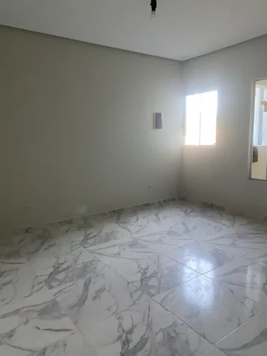 Aluga-se este lindo apartamento de dois quartos