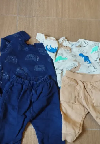 Roupas para bebe. Tamanho M e G. 10Macacões para o inverno e roupas de moletom (2)