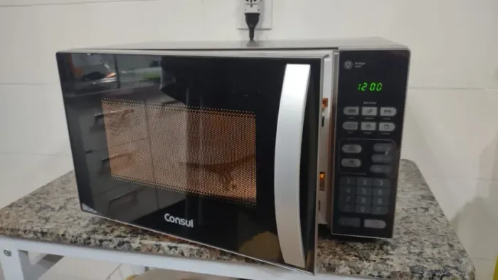 Micro-ondas Consul 20 Litros CM020BFANA 127V - Excelente Estado (Sem prato)