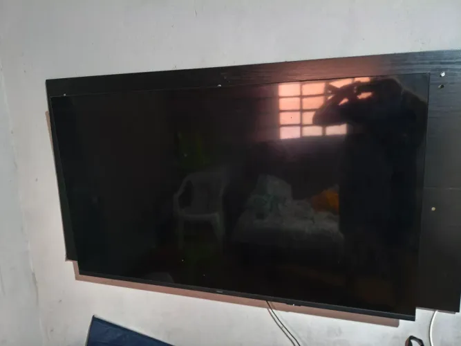 Vendo TV Philips smartv 65 polegadas, 2 anos de uso tenho nota fiscal