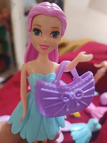 Boneca sereia fada ,vem com assessórios para vc montar e desmontar...