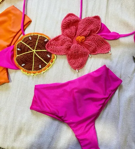 CONJUNTO HOT PANT, TOP CROCHÊ 