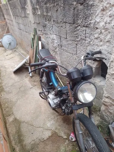 Moby 4 tempo,tá com motor 125cc com embreagem 