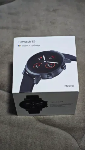 Vendo Relógio TicWatch E3 na cor preta, usado apenas uma vez.