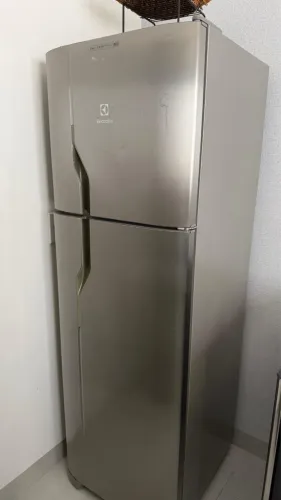 Geladeira Electrolux Frost Free 261Litros