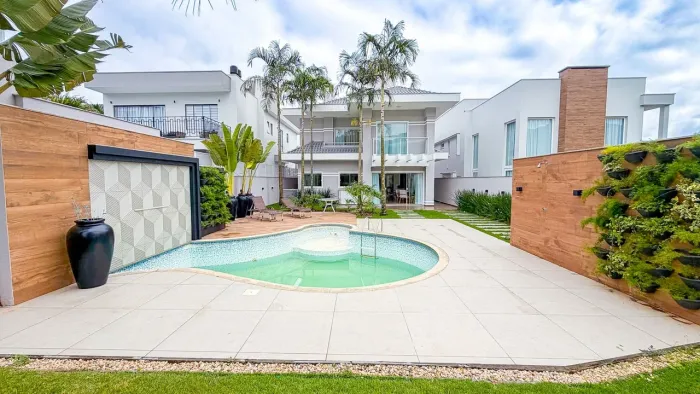 Casa com 3 suítes para alugar, 262 m² por R$ 13.000/mês - Itoupava Central - Blumenau/SC